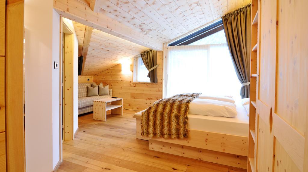 ホテル Chalet Elisabeth Dolomites Alpin & Charme セルヴァ・ディ・ヴァル・ガルデーナ 部屋 写真