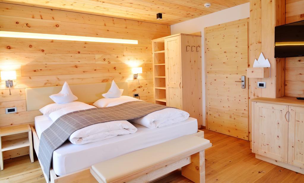 ホテル Chalet Elisabeth Dolomites Alpin & Charme セルヴァ・ディ・ヴァル・ガルデーナ 部屋 写真