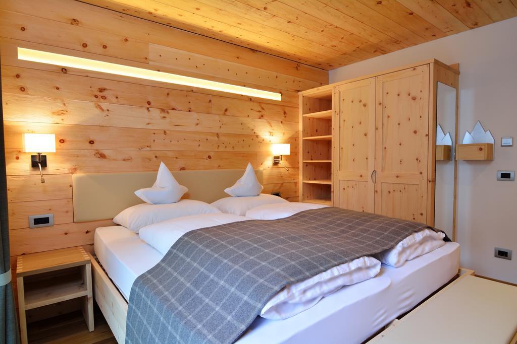 ホテル Chalet Elisabeth Dolomites Alpin & Charme セルヴァ・ディ・ヴァル・ガルデーナ 部屋 写真