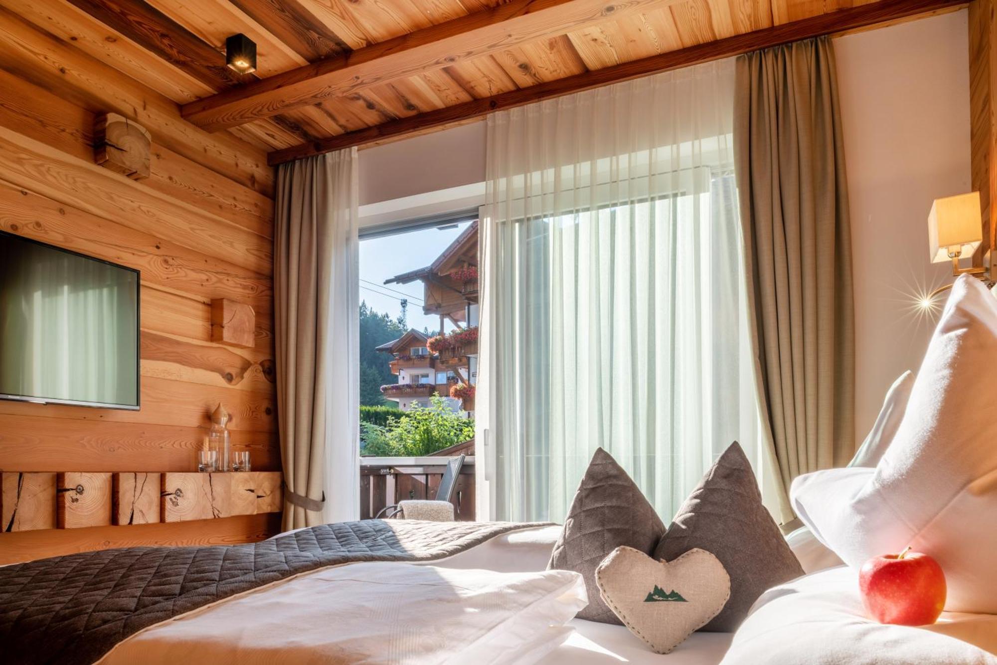 ホテル Chalet Elisabeth Dolomites Alpin & Charme セルヴァ・ディ・ヴァル・ガルデーナ エクステリア 写真